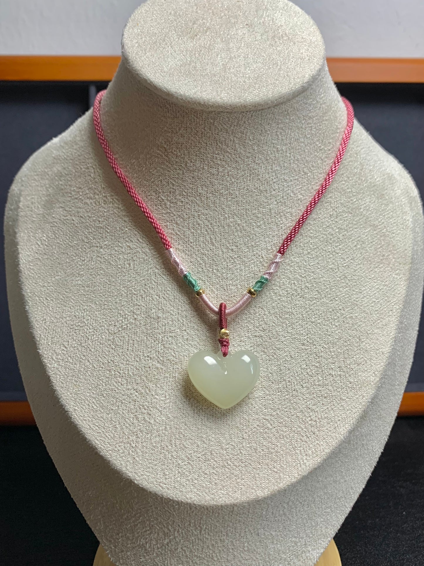 natural jade heart shape pendant